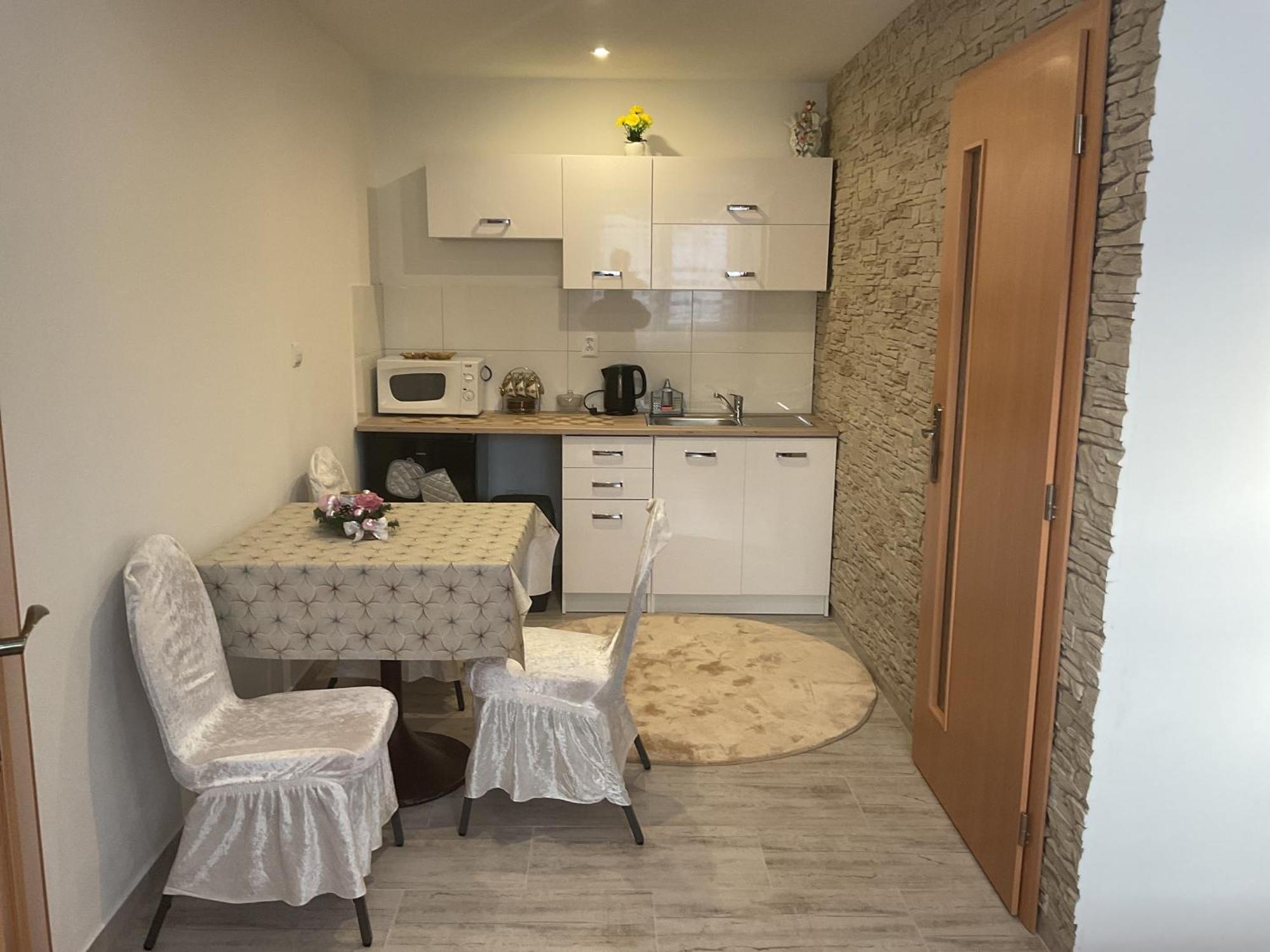 Homestay Renata Nova Lesna Luaran gambar