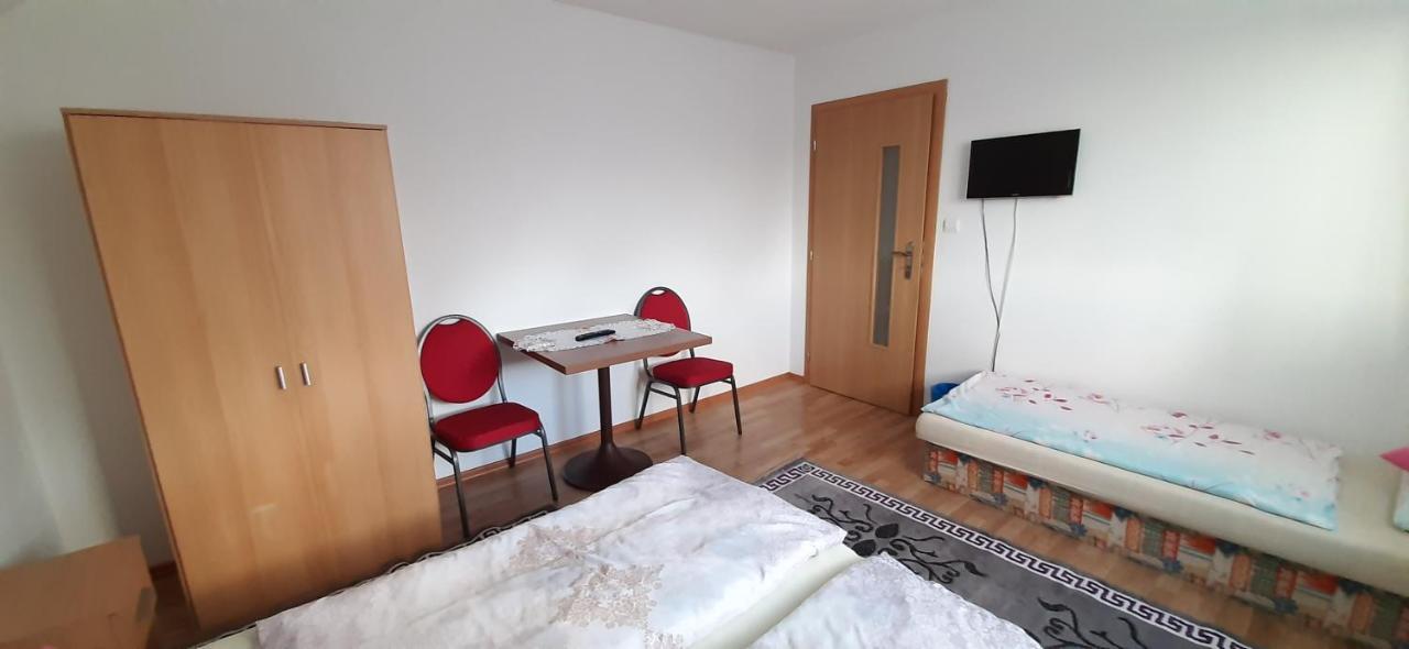 Homestay Renata Nova Lesna Luaran gambar